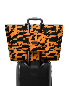 Bolsa de Ombro Just in Case® Camuflagem Preta e Laranja | TUMI Mclaren | Tumi