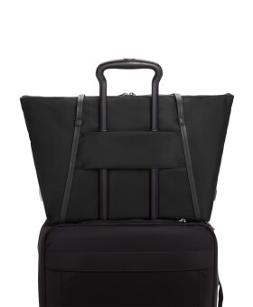 Bolsa de Ombro Q Tote Preta | Voyageur | Tumi