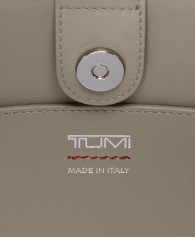 Bolsa de Ombro Taupe | Adatto | Tumi