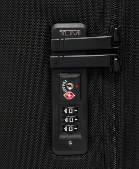 Porta-fatos 61 cm c/ 4 Rodas Preto - Alpha - Tumi